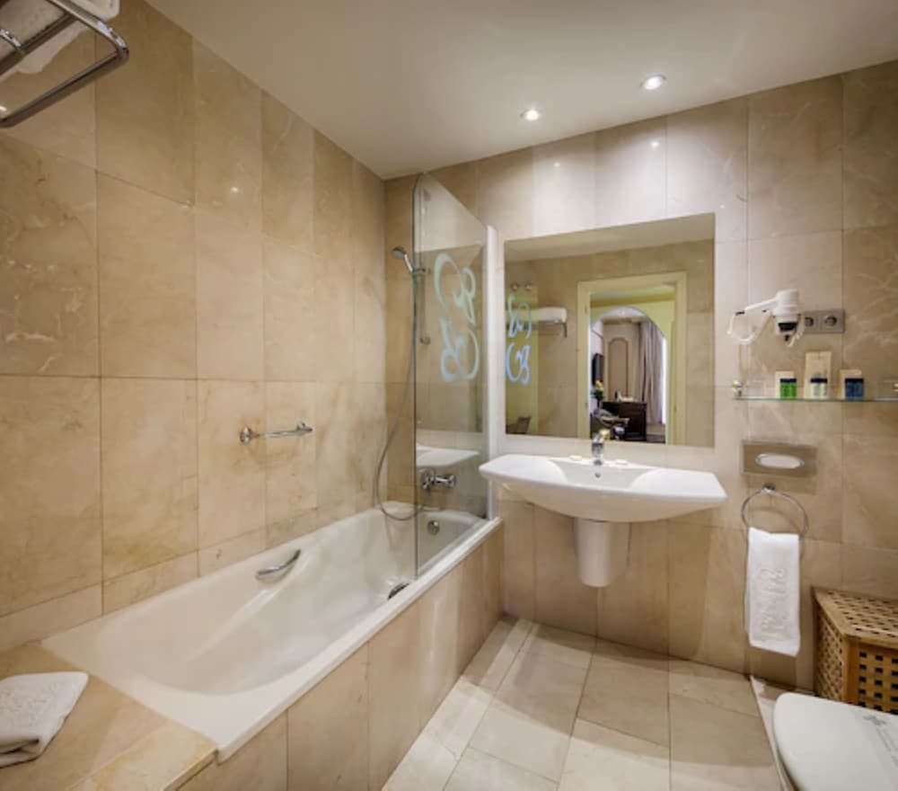 Hotel Roger de Lluria Barcelona — 21