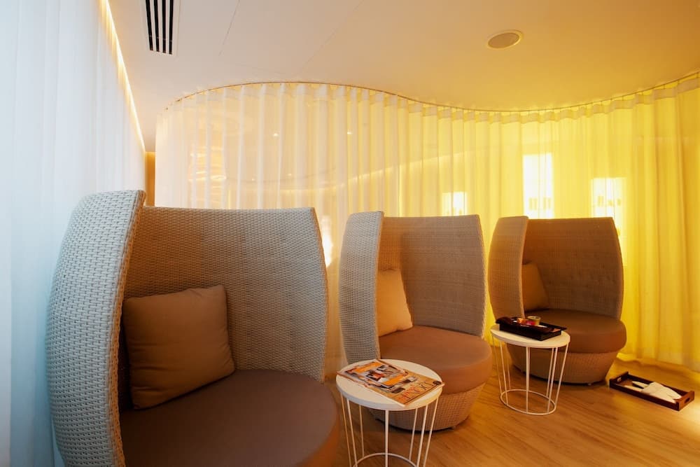 Centara Watergate Pavilion Hotel Bangkok — 23