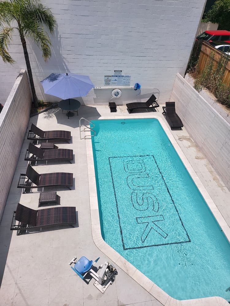 Hotel al anochecer — 24