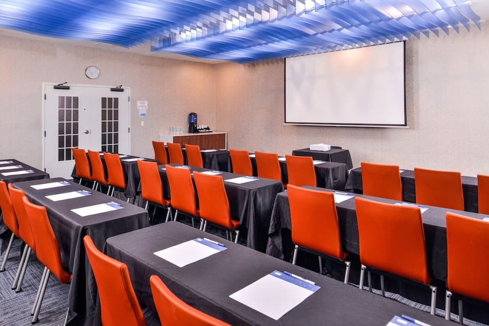 Holiday Inn Express Tampa N I-75 - University Area by IHG — 20