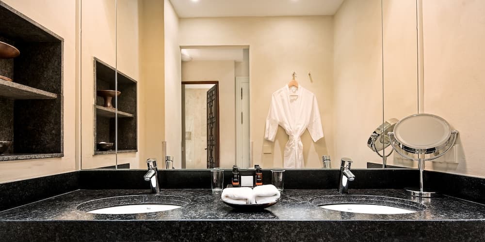 Boutique-Hotel Corral del Rey by ALUZ Collection — 22