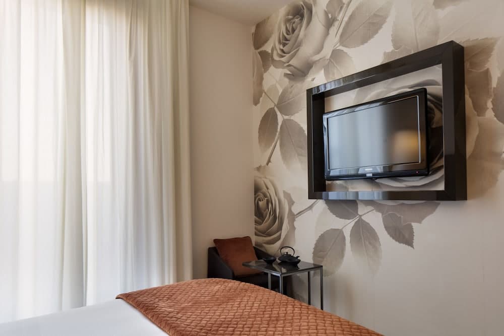 Starhotels E.c.ho. — 2