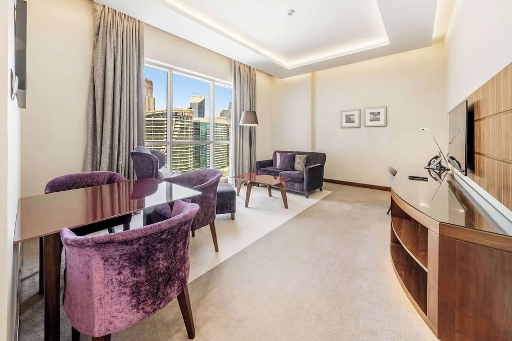 Radisson Blu Hotel Dubai Waterfront — 1