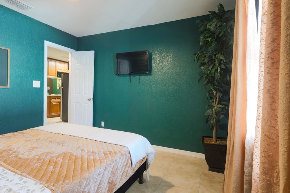 Saint Joseph Suites Down Town Tampa — 19