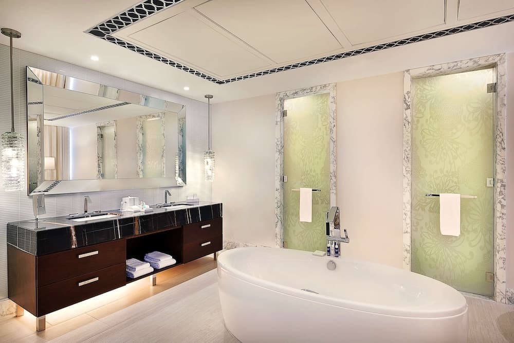 Hilton Dubai Al Habtoor City — 4