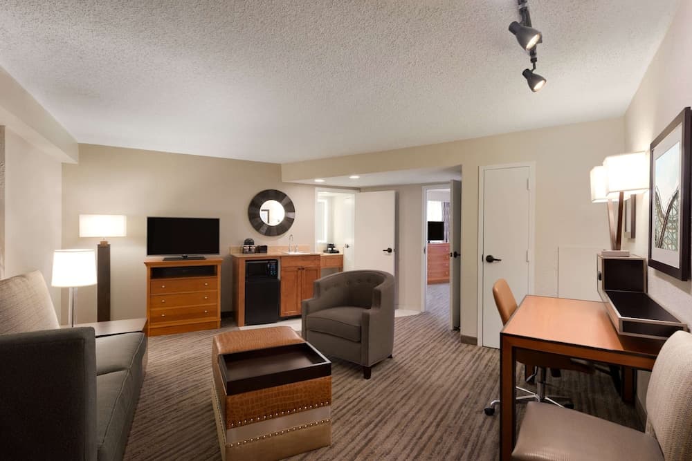 Embassy Suites by Hilton Orlando International Dr ICON Park — 7