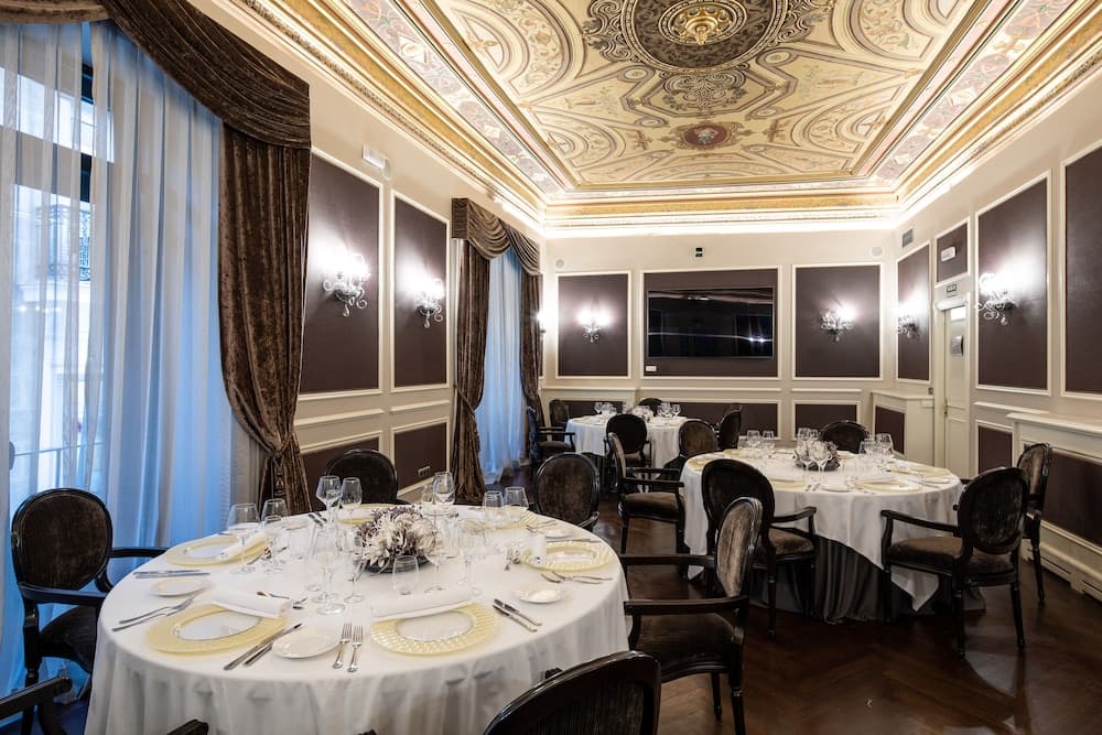 Catalonia Las Cortes Hotel — 3