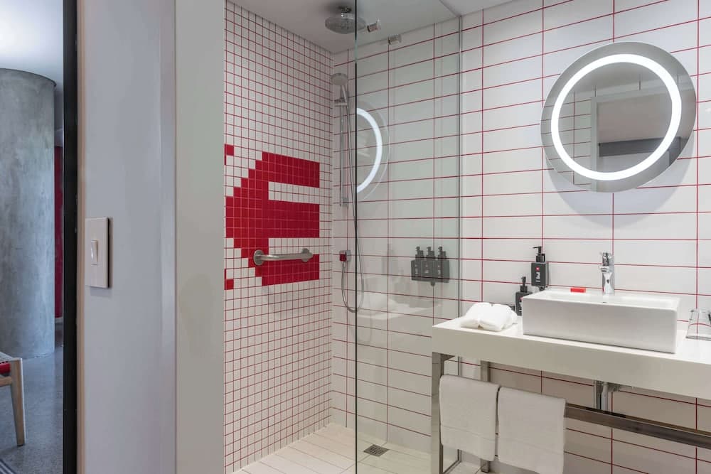 Radisson RED V&A Waterfront, Cape Town hotel, Silo 6, South Arm Road, V&A Waterfront, Cape Town, Western Cape, 8001, South Africa — photo 81