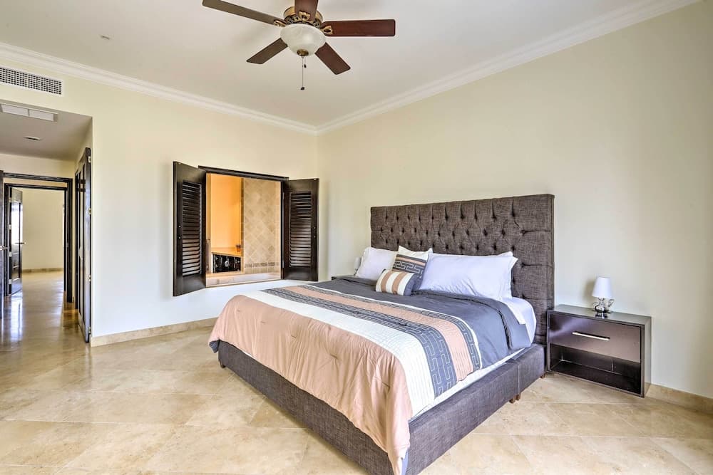 Walk to Beach: Modern Cabo Condo w/ Balcony! — 15