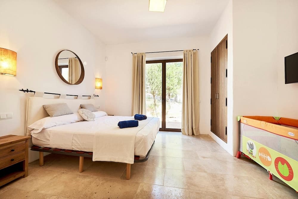 Countryside Villa With Pool — 14