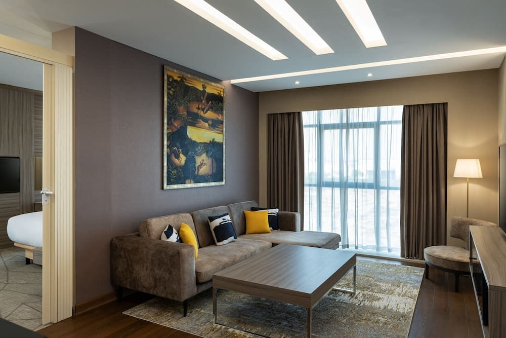 Four Points by Sheraton Production City, Dubai — 10