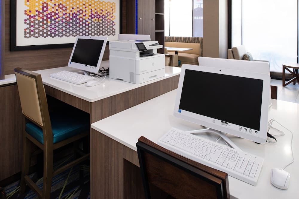 Holiday Inn Express & Suites Los Angeles Downtown West by IHG — 13