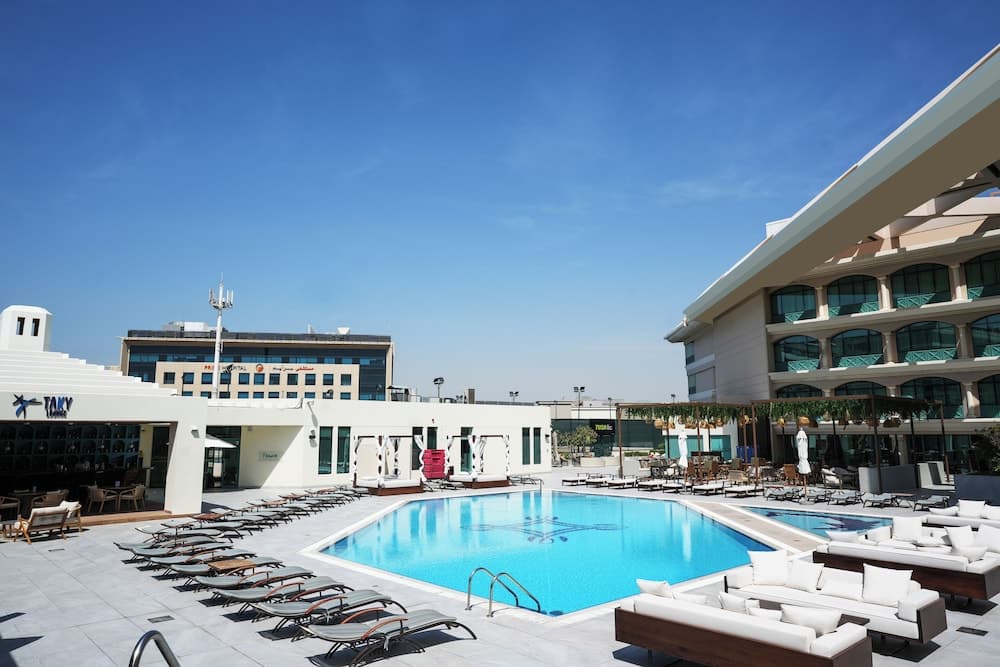 Mövenpick Grand Al Bustan Dubai — 9