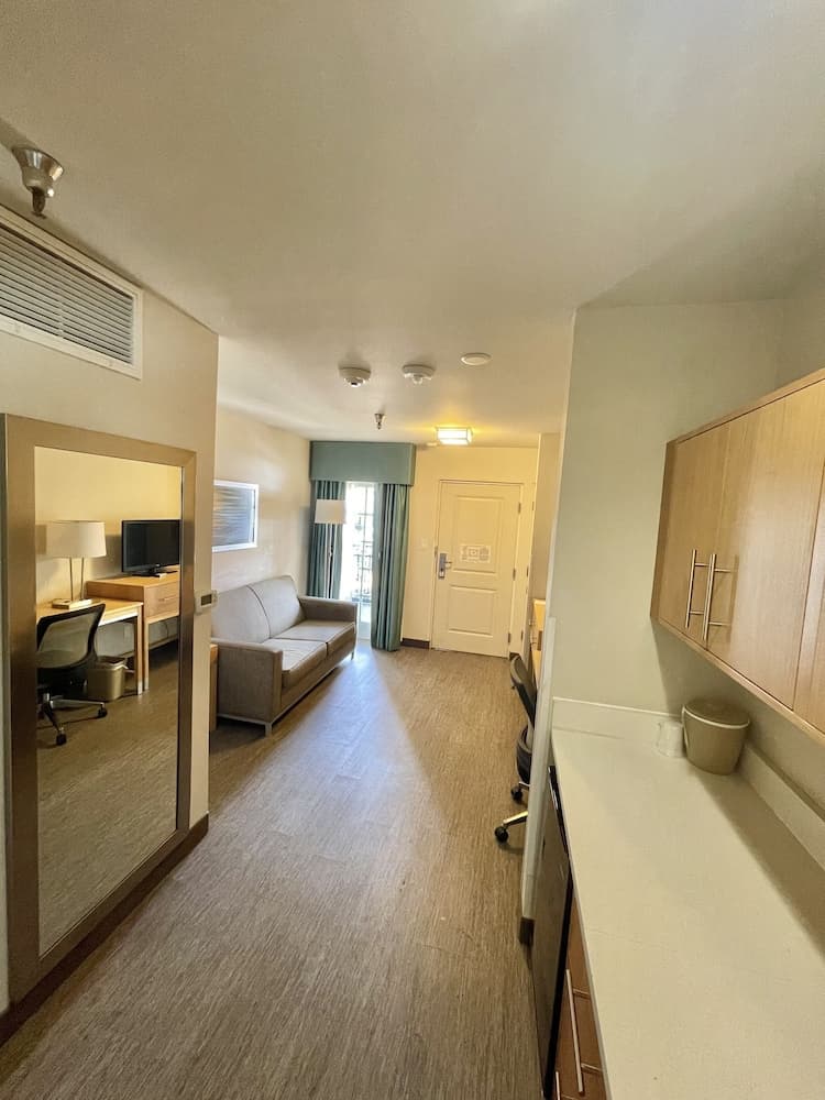 Red Roof Inn PLUS+ & Suites Tampa — 10