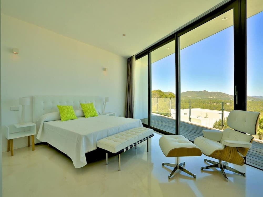 Modern Holiday Home With Vast Terracing — 21