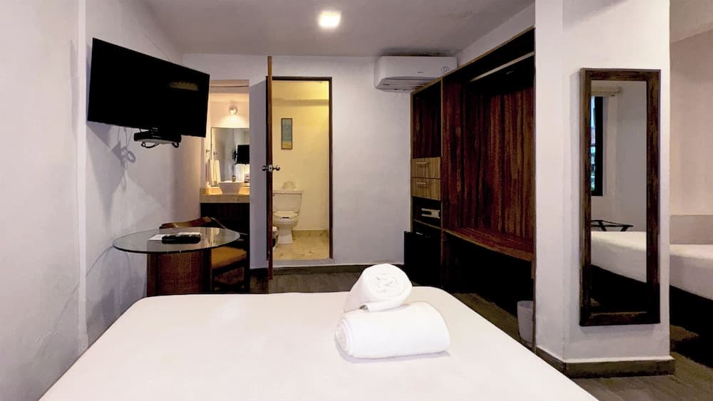 Siesta Fiesta Hotel — 3