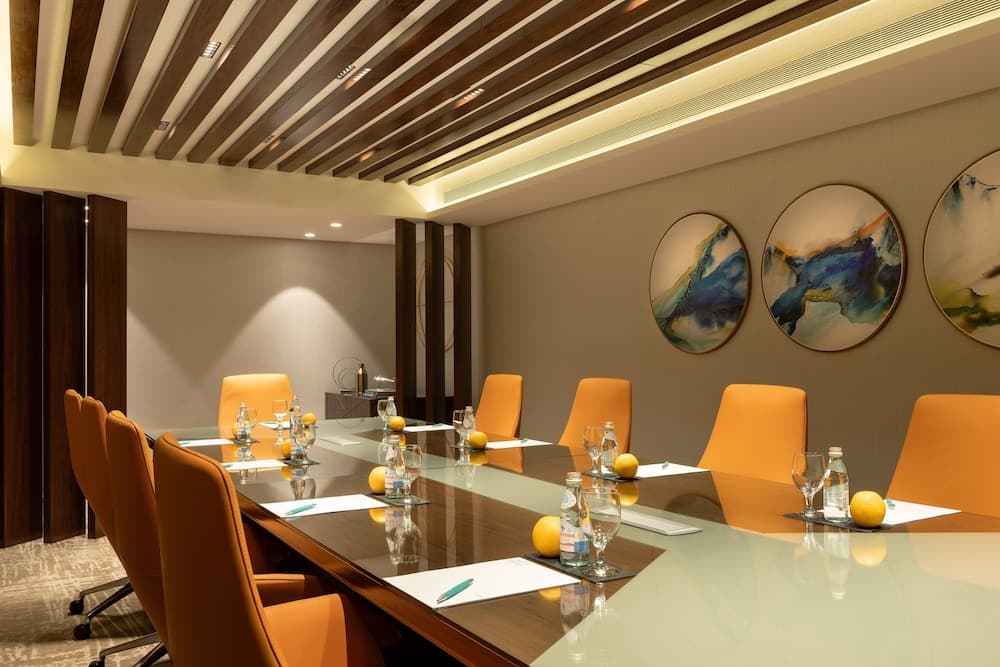 Le Meridien Dubai Hotel & Conference Centre — 24