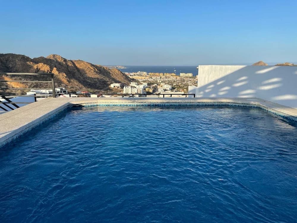 Oceanwiew Condo Rooftop pool — 4
