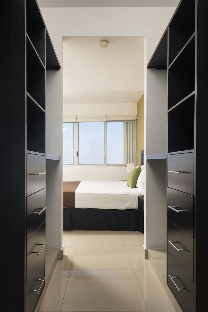 Suites Malecon Cancun — 10
