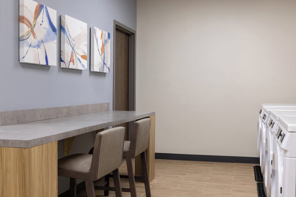 Candlewood Suiten Miami Doral by IHG — 11