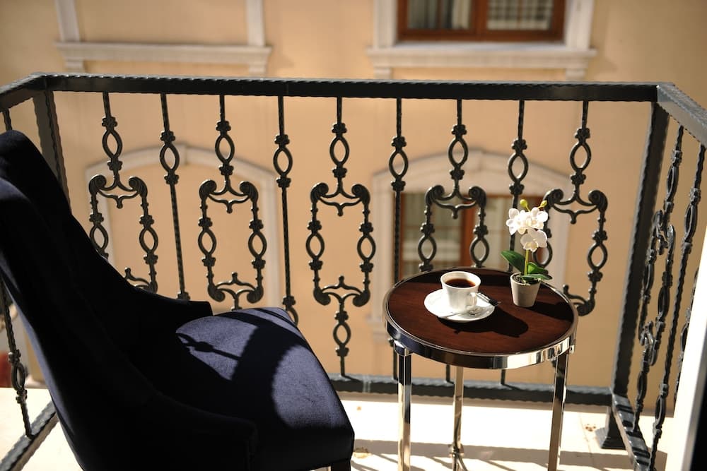 Le Petit Palace Hotel — 13