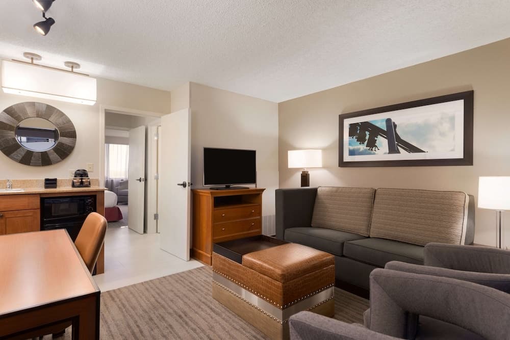 Embassy Suites by Hilton Orlando International Dr ICON Park — 29