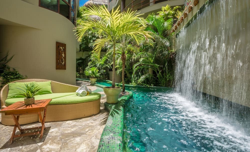 Maya Villa Condo Hotel & Beach Club — 1