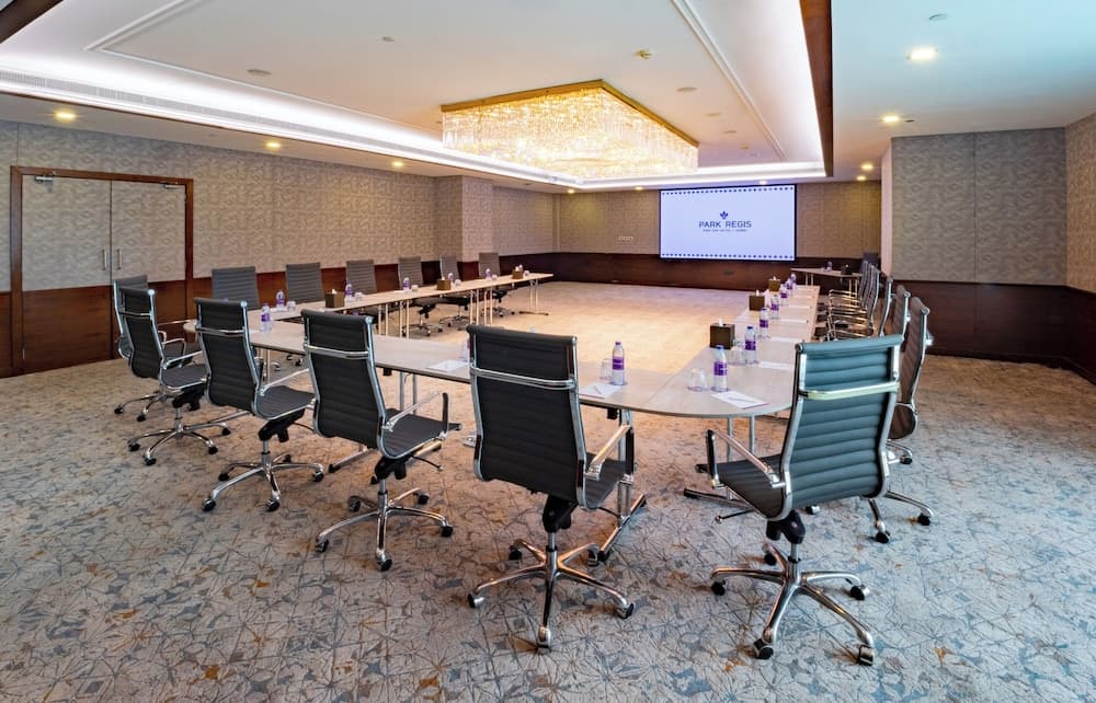Park Regis Kris Kin Hotel Dubai — 25
