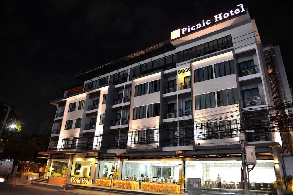 Picnic Hotel Bangkok — 10