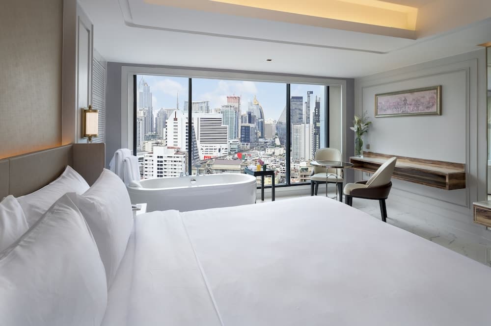 Aira Hotel Bangkok — 13