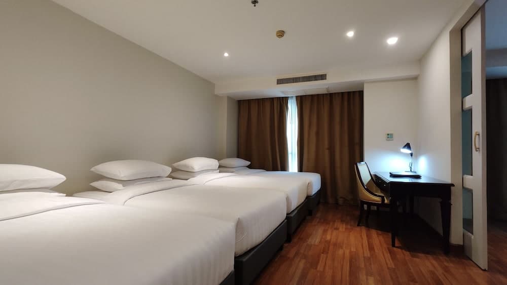 El Hotel y Residencia Bless — 28