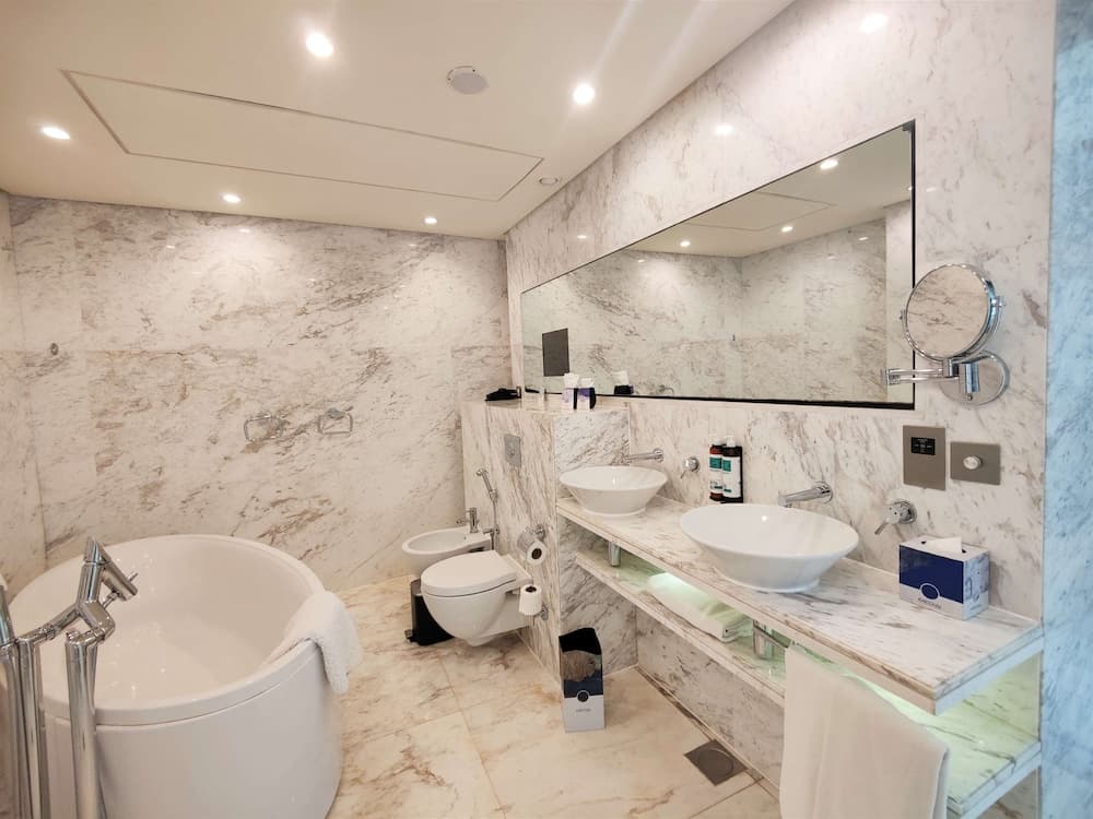 Media One Hotel Dubai — 28