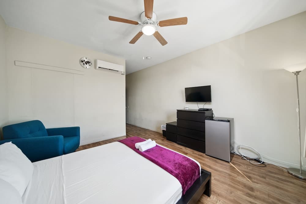 Samesun Hollywood - Hostel — 8
