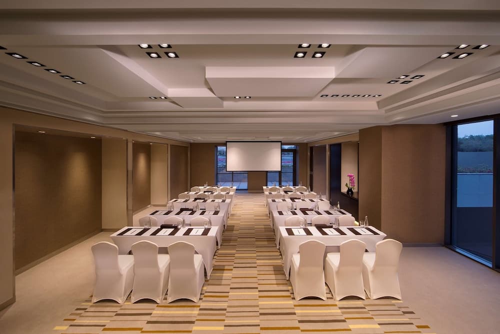 Hyatt Regency Dubai Creek Heights — 10