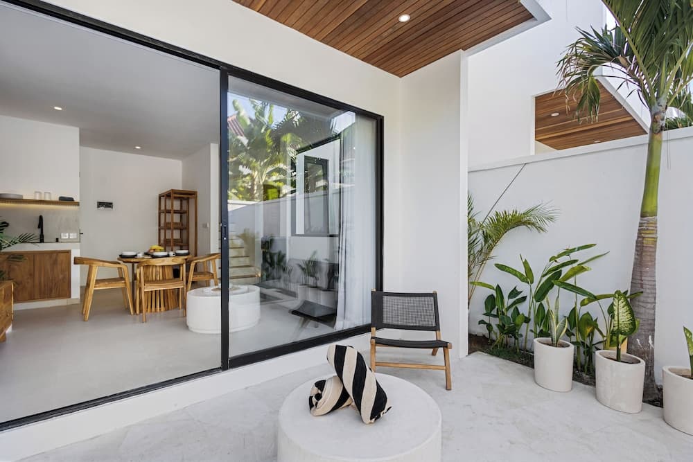 White Residence - Art & Boutique Suites hotel, no. 88 Jl. Intan Permai, Seminyak, Bali, 80361, Indonesia — photo 11