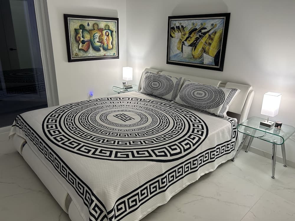 Guesthouse per soli uomini con opzione di abbigliamento vicino a Wilton Manors — 13