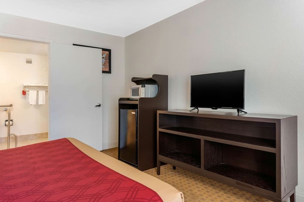 Econo Lodge Flughafen am RJ-Stadion — 8