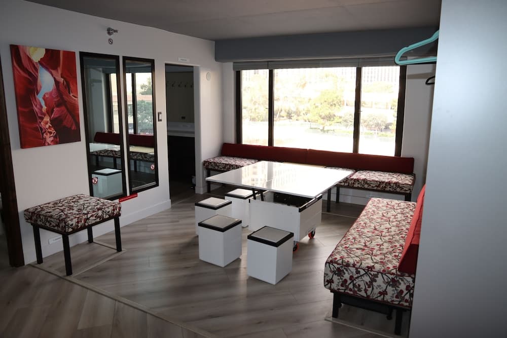 LVStripHouse Condos Sleeps up to 14 — 4
