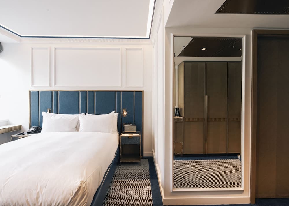 Page8, Seite Hotels — 27