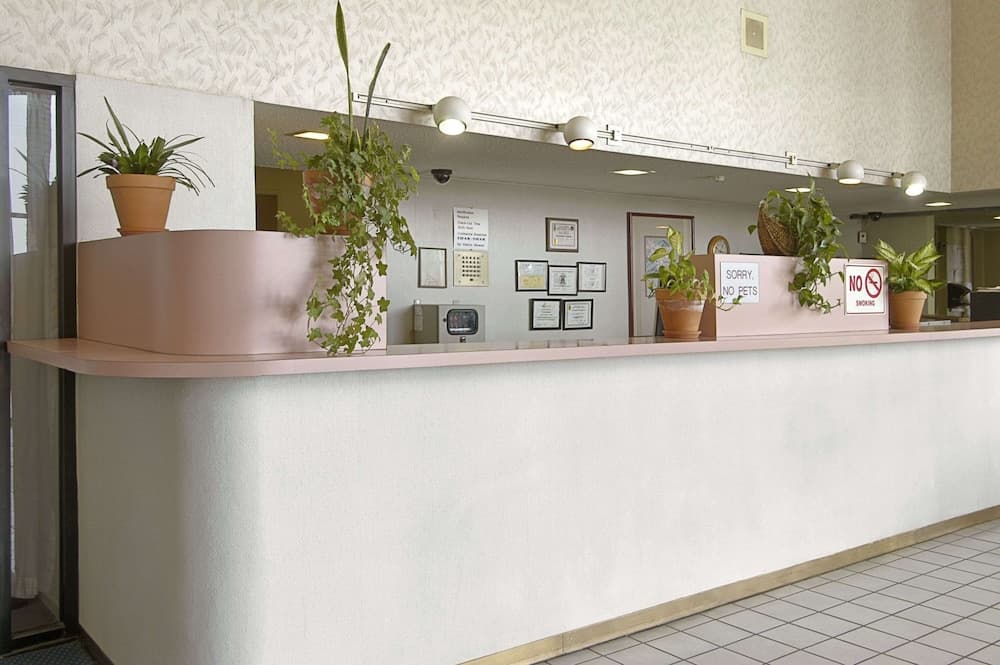 Travelodge by Wyndham Commerce Los Angeles Area — 2
