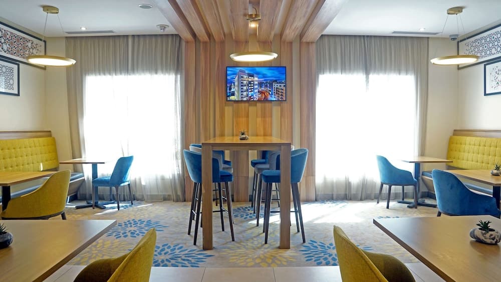 Hampton by Hilton Dubai Al Barsha — 11
