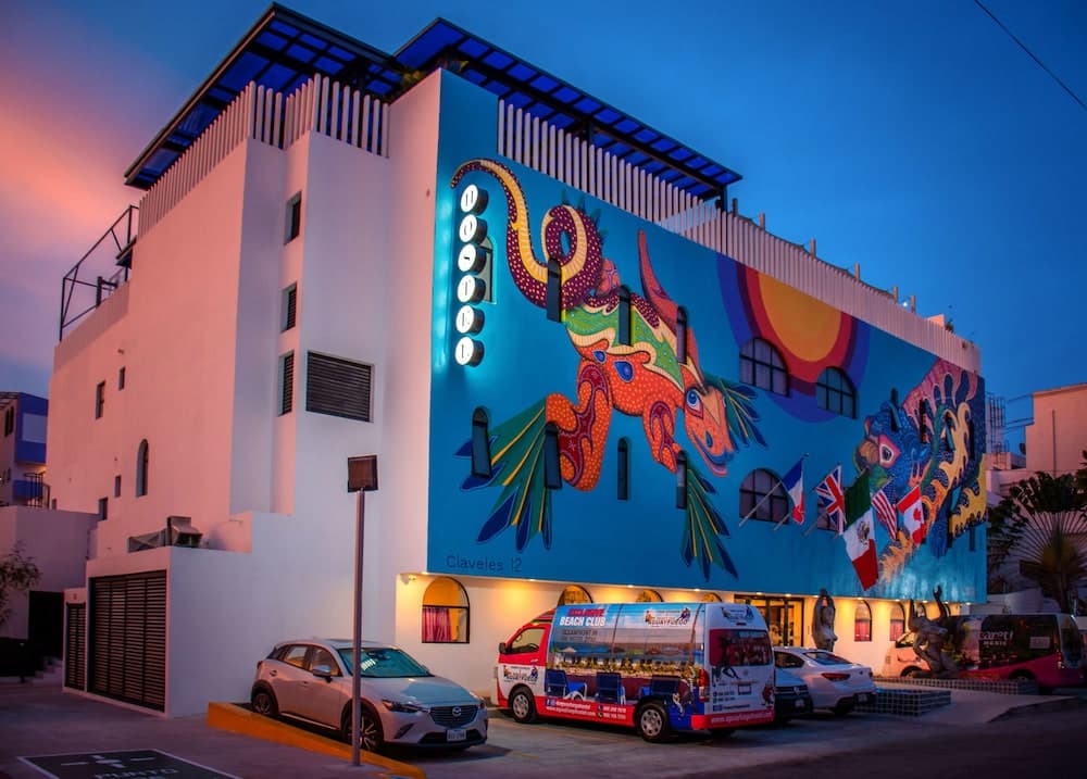 Nomads Party Hotel & Hostal — 1