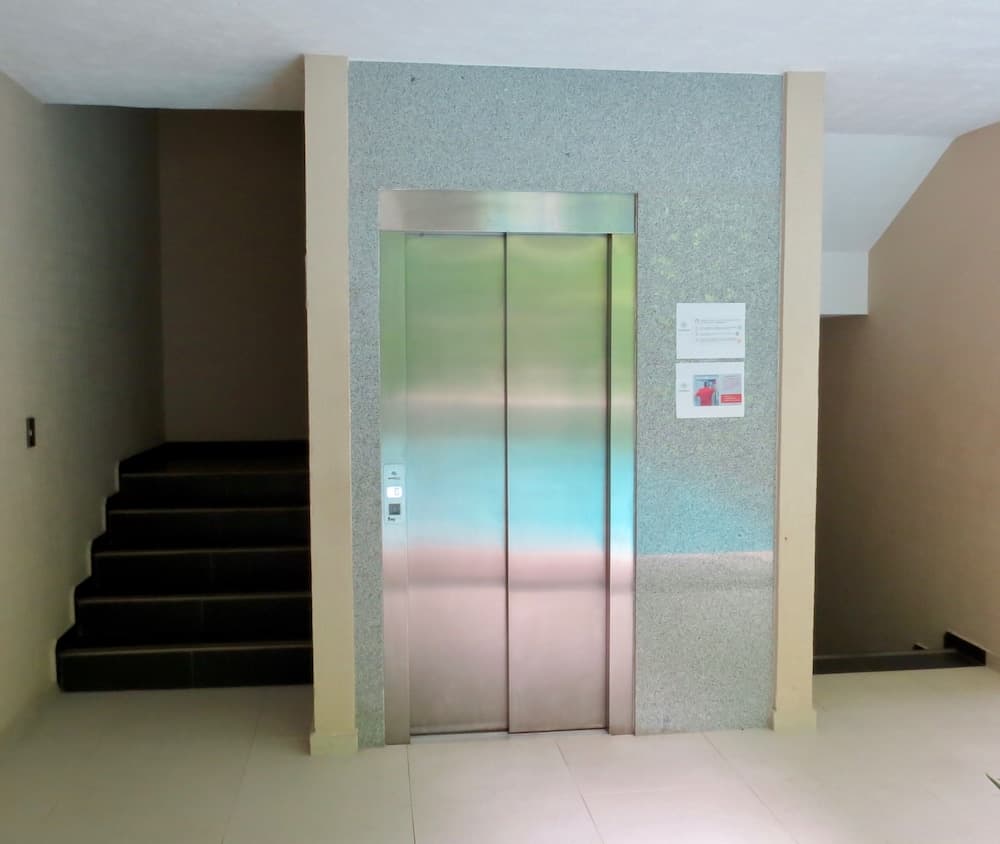 Palmarena Rooms and Residences - Long Stay Comfort with Parking, Sauna, Gym and Pool (Steps from 5th Avenue) — 15