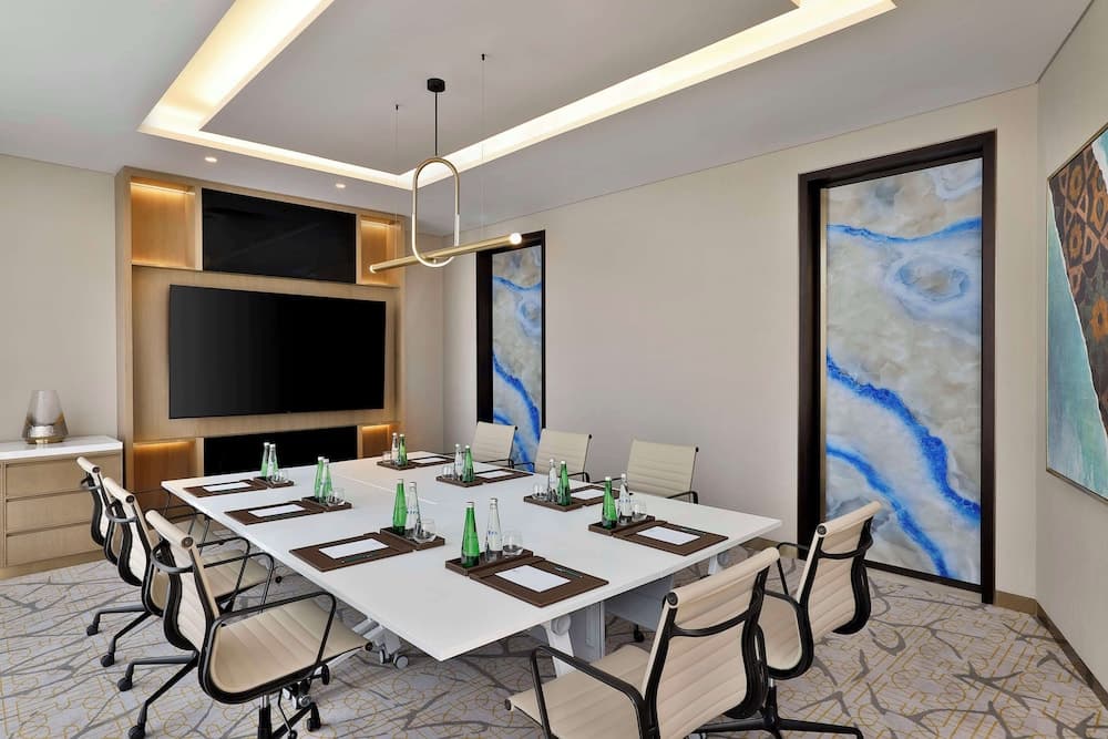 Embassy Suites By Hilton Dubai Business Bay — 13