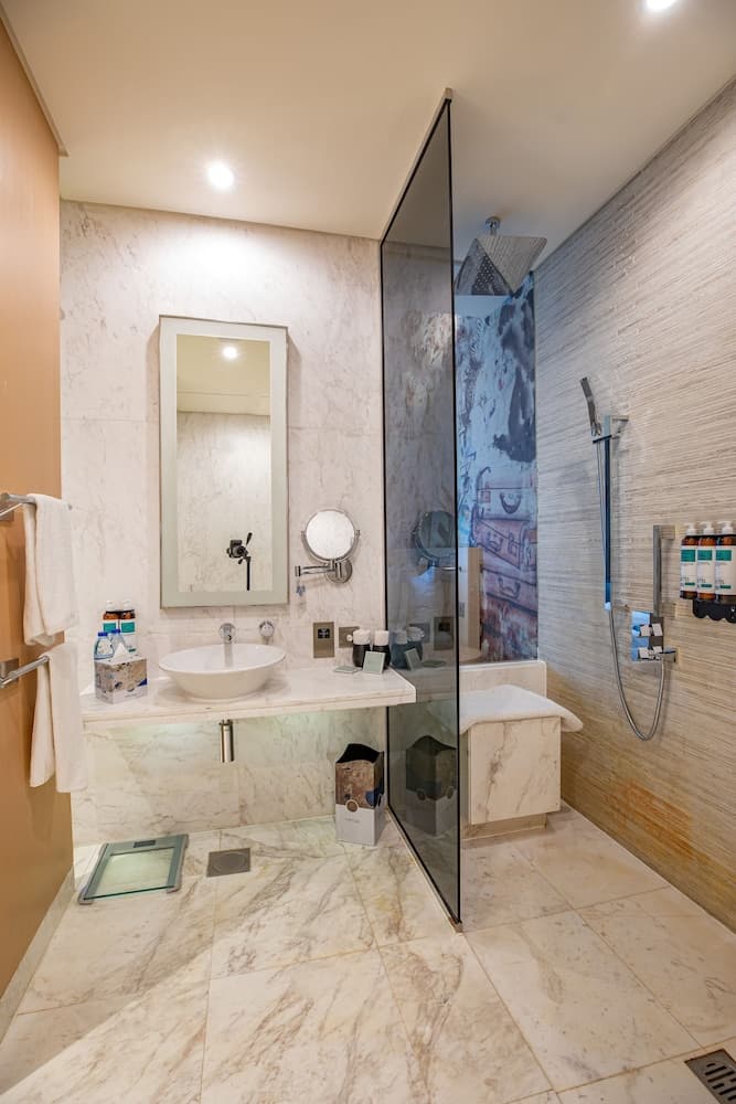 Media One Hotel Dubai — 19