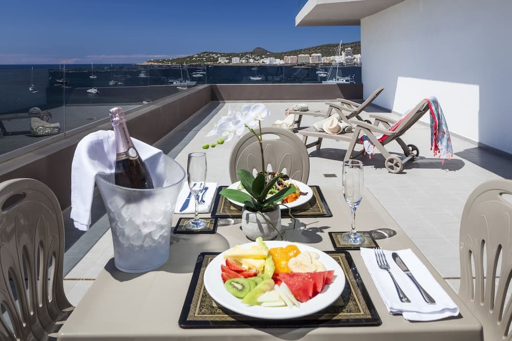 AxelBeach Ibiza Spa & Beach Club - Sólo Adultos — 9