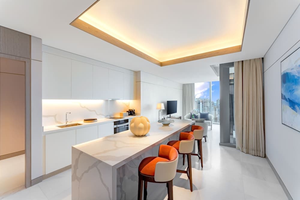FIVE LUXE — 28