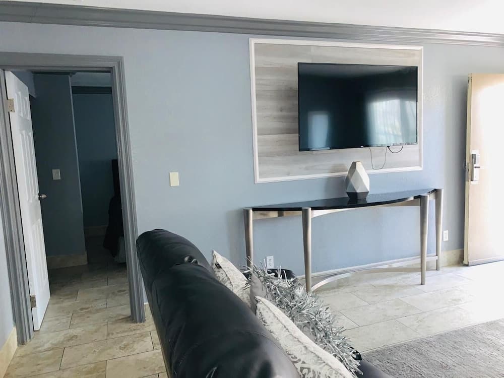 Hotel Galaxy — 17