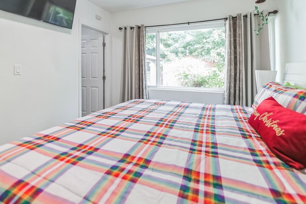 Spacious And Private Tampa Retreat 1 Bedroom Condo by Redawning — 4