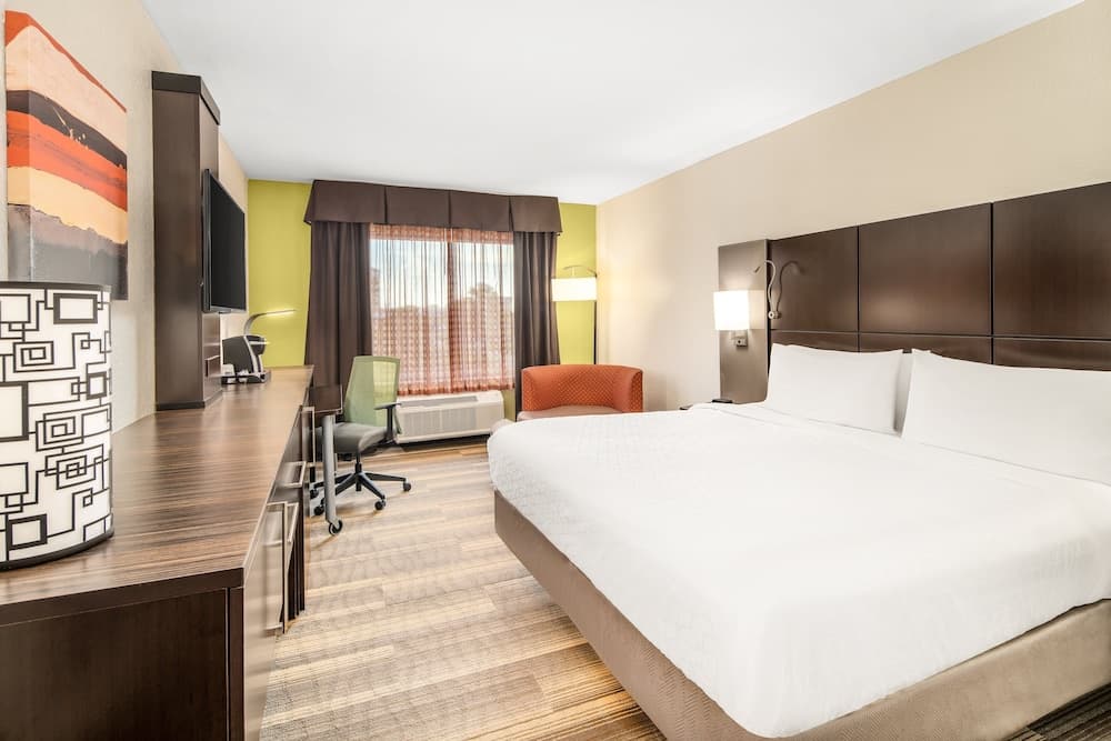 Holiday Inn Express Ft. Lauderdale Cruise-Airport by IHG — 4